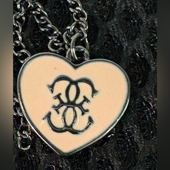 Guess "Famous" Black Bow Charm Pendant Y2K Necklace - Picture 10 of 11